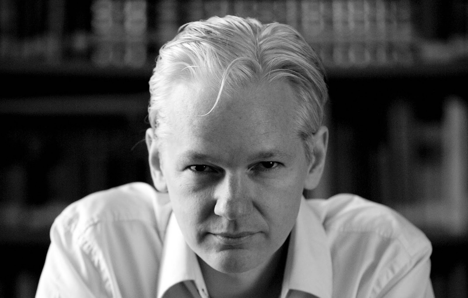 Julian-Assange 33